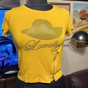 BUZZ WOMENS MUSTARD YELLOW COLOR BEAUTIFUL 😻 CROPPED STYLE TOP SIZE S